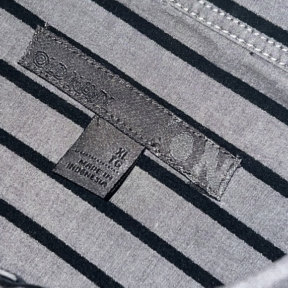 LONG SLEEVE BUTTON UP SHIRT (XL) - Picture 12 of 13